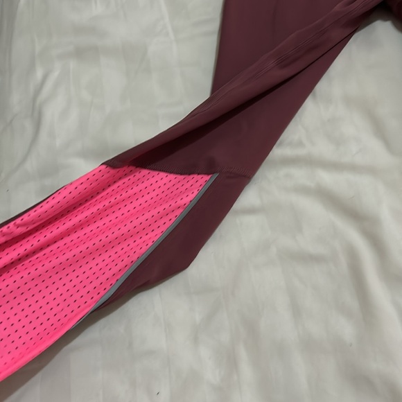 Dark pink and neon Fabletics leggings - Picture 12 of 13